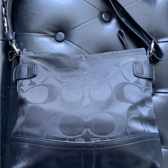 Coach Signature Leather Sateen Black F1173-F18862 Shoulder Handbag - Picture 6 of 11